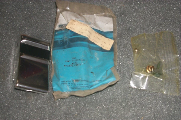 Nuevo de Lote Antiguo Cuarto/Panel Balancín Borde/Moldura 1979 1980 1981 1982 Mercury Grand Marquis Foto 1 de 1