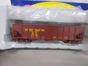 ATHEARN~ #ATH76477-UNION PACIFIC-3-BAY HOPPER #7940~HO SCALE - Picture 1 of 5