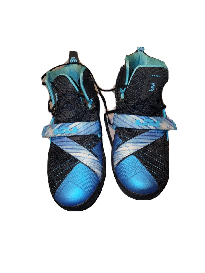 2 pares de zapatos Lebron James para niños Foto 1 de 4