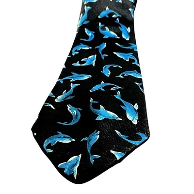 Corbata de poliéster con estampado de delfines A. Rogers negra azul naturaleza caprichosa Foto 1 de 4