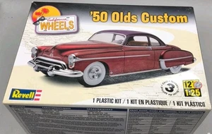 Revell California Wheels '50 1950 Olds Custom 1:25 Modellbausatz 2015 - Bild 1 von 2