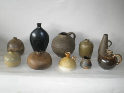 Studiokeramik Konvolut, 10 Teile, 9x signiert, versch. Steinzeug, 1940er-1984 - Bild 1 von 4