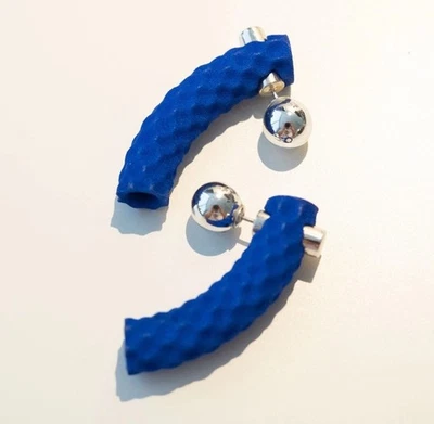 YVMIN Colección Pendientes Klein Azul Mate Acabado Texturizado PAR Foto 1 de 3