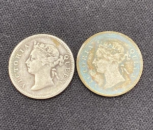 Monete da 5 centesimi argento 1899 e 1895 Hong Kong regina Vittoria - Foto 1 di 2