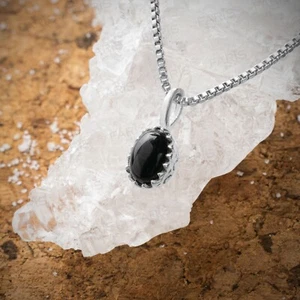 Small 925 Sterling Silver Oval Cut Onyx Gemstone Ladies Pendant Necklace Gift - Picture 1 of 5