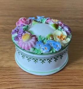 CROWN STAFFORDSHIRE PORCELAIN LIDDED TRINKET BOX - Picture 1 of 5
