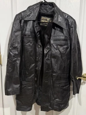 Chaqueta De Colección Retro Negra Montgomery Ward Cuero De Vaca Para Hombres Talla 38R Abotonada Foto 1 de 4
