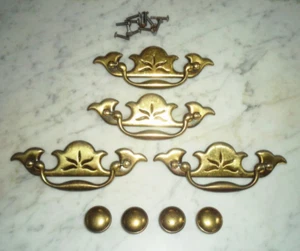 Manijas y perillas KBC latón 9151 tocador cajón tiradores ~ 6 1/8 pulgadas con tornillo Sp de 4 1/4 pulgadas - Imagen 1 de 5