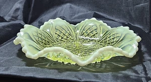 Victorian GEORGE DAVIDSON Uranium Pearline Vaseline Glass Dish - William & Mary - Foto 1 di 5