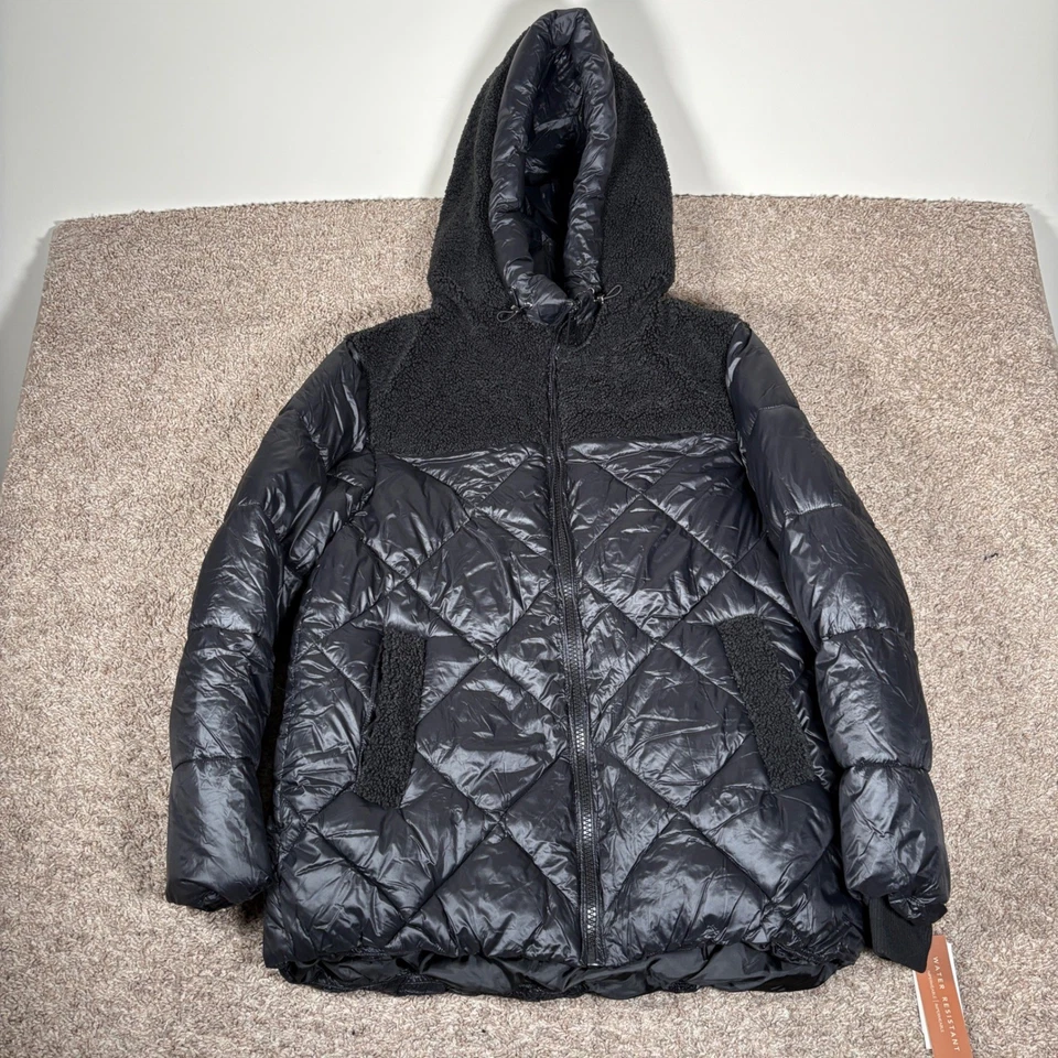 Chaqueta con capucha acolchada resistente al agua negra Koolaburra by UGG Foto 1 de 4