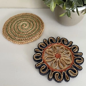 Lot 2 Raffia Rattan Wicker TRIVETS Hot Pads Boho Round Flower Straw Blue Green - Picture 1 of 3