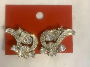 Vintage Rhinestone Clip On Earrings 1" x 1" Estate Sale! - Picture 1 of 2