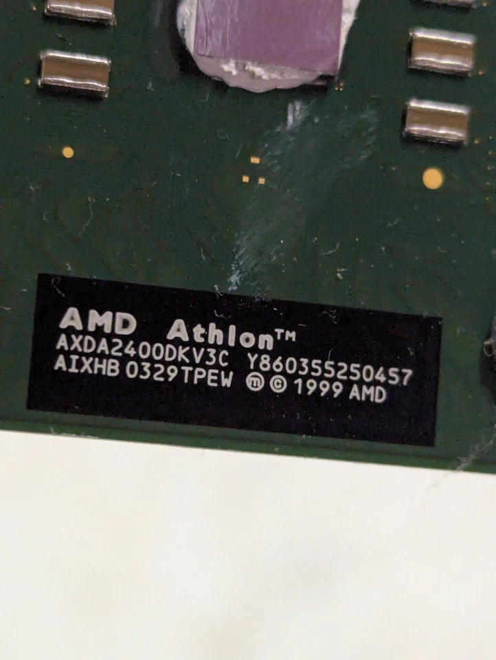 AMD Athlon XP 2400+ AXDA2400DKV3C Socket A Thoroughbred-B Processor - Image 1 of 3