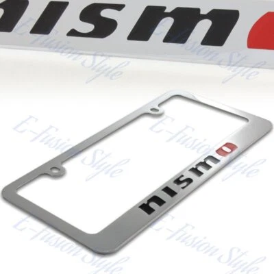 Marco de matrícula de metal de latón cromado con tapones de rosca con logotipo de Nissan Nismo Foto 1 de 2