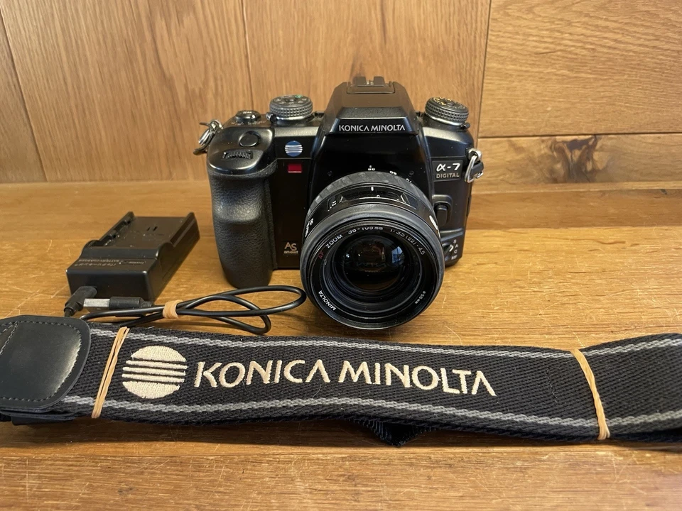 Near Mint Konica Minolta a-7 Dynax Maxxum 7D Digital Camera AF Zoom 35-105mm - Image 1 of 4