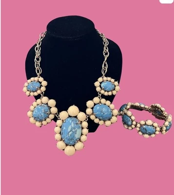 Conjunto de collar y pulsera Ann Taylor turquesa y crema cabujón flor de calabaza Foto 1 de 4