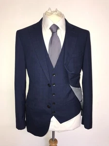 DKNY - Mens Slim Fit 3 Piece NAVY BLUE WOOL SUIT - 40 Short - W34 L29 - GORGEOUS - Picture 1 of 13