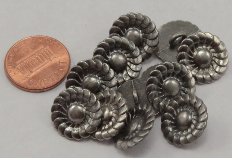 Lot of 12 Silver Tone Metal Buttons Shiny Daisy Flower 9/16" 15mm  # 6727 - Image 1 of 1