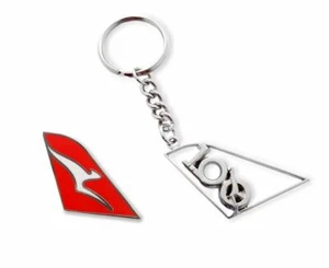 SET OF 2 QANTAS AUSTRALIA TAIL FIN LOGO PIN & SILVER 100 YEARS KEYRING KEY RING - Bild 1 von 1
