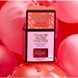 Nails Inc Red by Boomf Geschenkbox mit Überraschung Konfetti Pop beim Öffnen - Bild 1 von 1