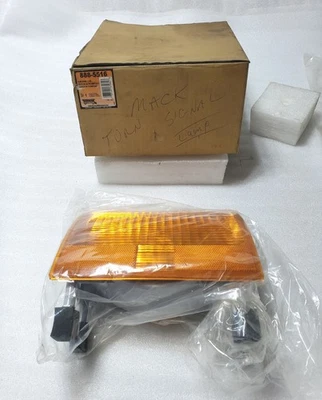 Luz de señal de giro Dorman 888-5516 para 90-05 Mack CH N£W Foto 1 de 4