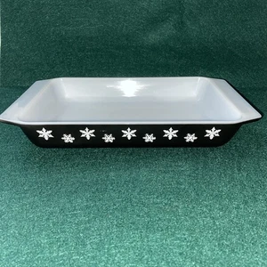 Vintage PYREX 548-B 1 1/4 Qt Rectangle Snowflake Casserole Black & White ~NO Lid - Picture 1 of 8