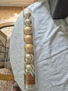 8 SHATTERPROOF gold Toned Baubles With Star Motifs From BHS - Picture 1 of 6