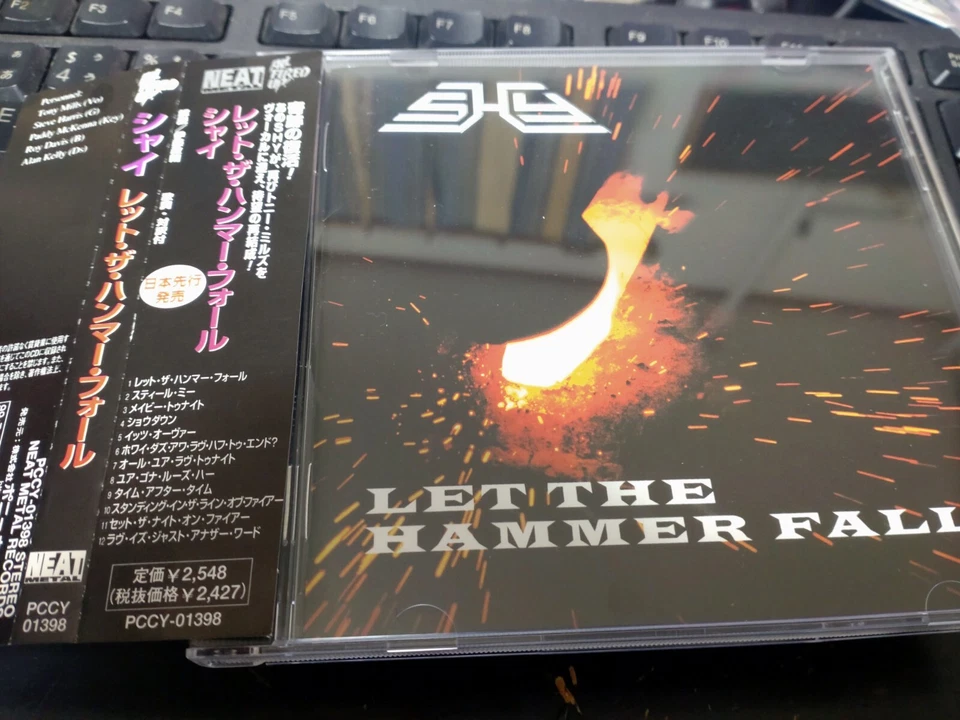 SHY ENGLAND / LET THE HAMMER FALL rare JAPAN CD with OBI TONY MILLS  DOKKEN AOR Foto 1 de 3