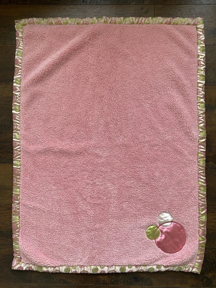 Manta de bebé rosa Bananafish borde de lunares bordada círculos de satén verde D8 Foto 1 de 4