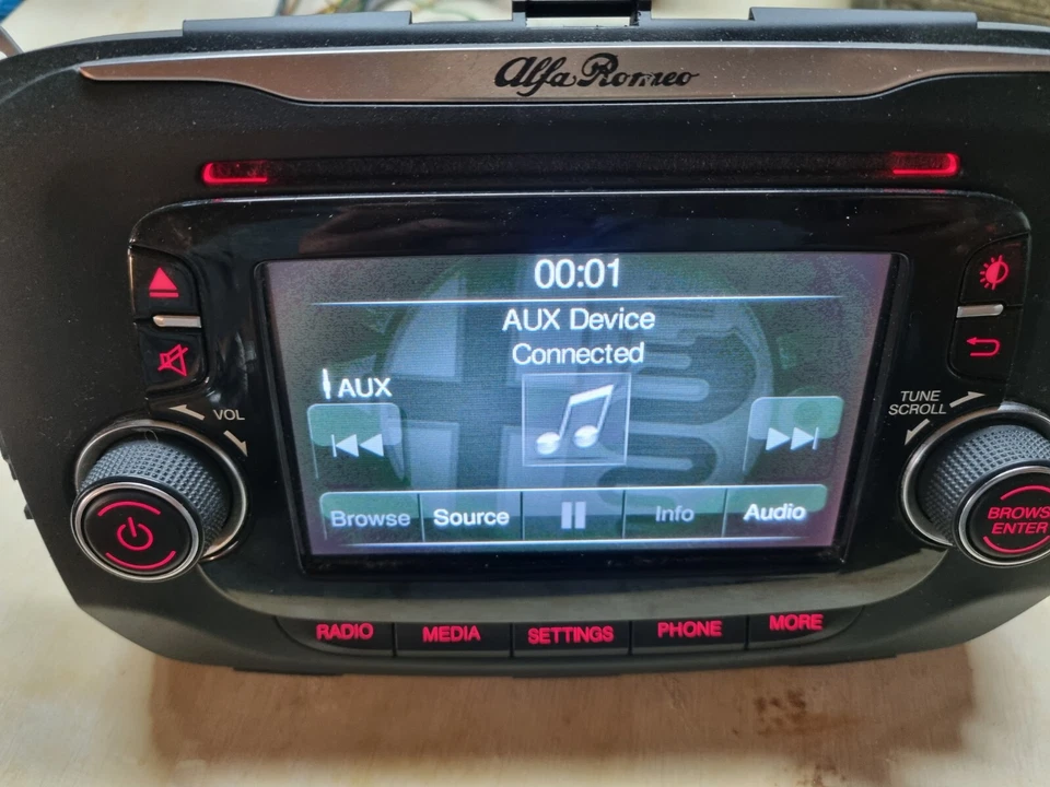 AUTORADIO ALFA ROMEO GIULIETTA ANNO 2015.   - Immagine 1 di 1