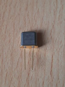 Cuarzo 04KVG98 94,0 MHz EQ10514668 *1 pieza* *NUEVO DE LOTE ANTIGUO* - Imagen 1 de 4
