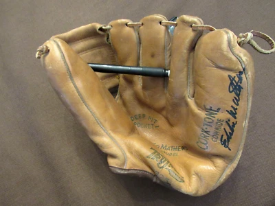 EDDIE MATHEWS 500 HR CLUB BRAVES HOF SIGNED AUTO VINTAGE TRUSPORT GLOVE JSA - Image 1 of 4