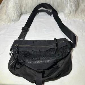 Lululemon Women’s Festival Bag (first released) Crossbody Black - Picture 1 of 8