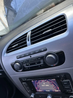 SEAT Leon 2012 Dash Centre Vents Heater Climate Control Unit SL7 - Image 1 of 4