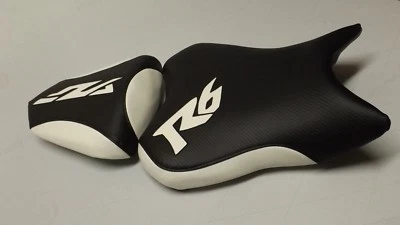 FUNDAS DE ASIENTO PERSONALIZADAS DELANTERAS Y TRASERAS YAMAHA 06-07 YZF R6 NEGRO/BLANCO  Foto 1 de 4