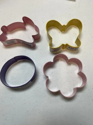 Lote de 48 cortadores de galletas Wilton al por menor huevo, flor, conejito mariposa Foto 1 de 4