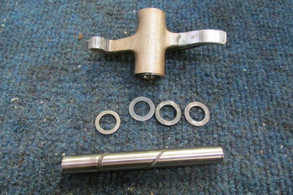 OEM DUCATI/CAGIVA INDIANA 650 350 87 CILINDRO TRASERO ADMISIÓN BASCULANTE BRAZO Y EJE Foto 1 de 1