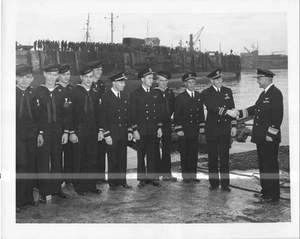 Vintage Photo WW2 US Navy Crew VB-110 Scored 1st German U Boat Surrender 1943 - Picture 1 of 2