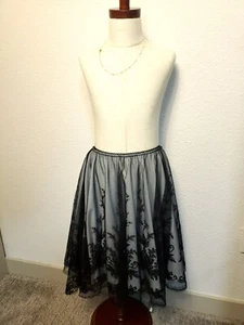 Dressbarn Velvet Embossed Taffeta Skirt  Black Size 9-10 - Picture 1 of 4