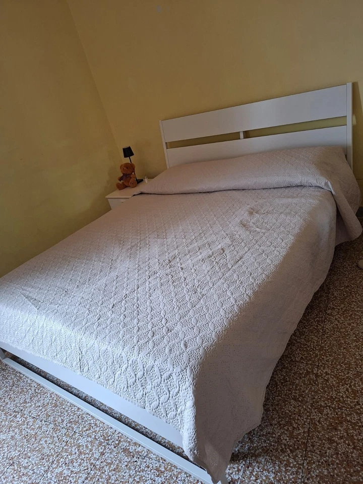 Letto matrimoniale IKEA + materasso + rete matrimoniale - Immagine 1 di 1