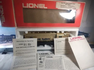 Lionel 6-8359 GM50 Chessie System B&O GP-7 Diesel Locomotive Gold With Box - Picture 1 of 18