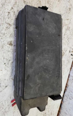 Chevrolet Colorado GMC Canyon 2004 compartimento del motor caja de fusibles garantía OEM Foto 1 de 2