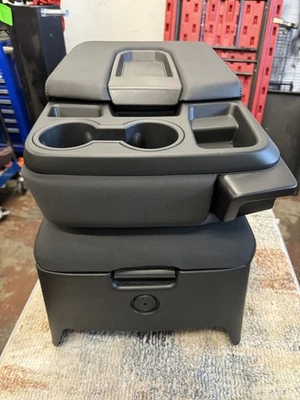2019-25 Chevy Silverado/tahoe GMC Sierra Jump seat W/top,bottom & Vents - Image 1 of 4