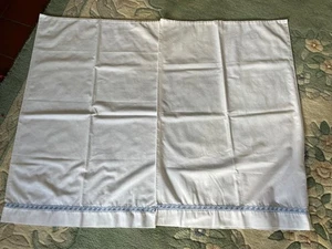 2 Vintage Kissenbezüge Standardgröße weiß handgezogen schwedisches Gewebe blau - Bild 1 von 4