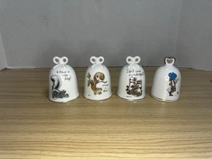 4 campanas de porcelana genuinas (3 Cloverleaf Lane de Linda K. Powell; 1 Holly Hobbie) - Imagen 1 de 7