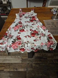 Süßes Sommerkleid mit Blumenmuster Damen Medium - Bild 1 von 7
