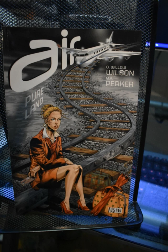 Volumen de aire 3 Pure Land Vertigo DC TPB NUEVO G Willow Wilson y MK Perker Foto 1 de 1