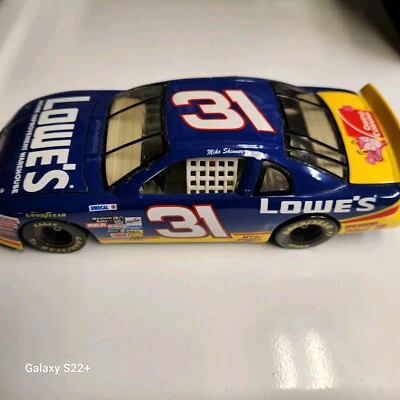 1997 Action Mike Skinner Lowes Chevy Monte Carlo 1:24 NASCAR Limited Edition - Image 1 of 3