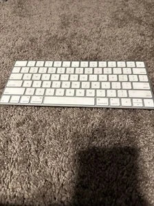 APPLE Wireless Magic Keyboard 2 || A1644 EMC 2815 || MLA22LL/A - Picture 1 of 2