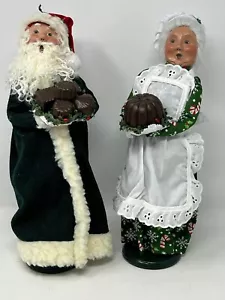 Byers Choice Weihnachtsmann & Mrs. Claus Weihnachtslieder mit Schokoladenleckerbissen. - Bild 1 von 14